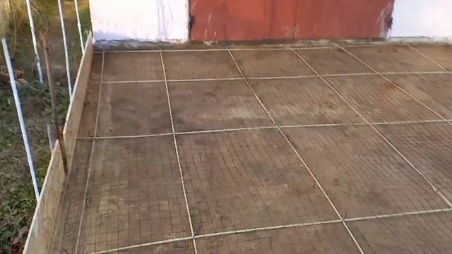 заливка бюджетного подъезда к гаражу своими руками.сделай сам гараж 4×6 из газоблоков. бетонировани смотреть онлайн