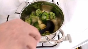 Вкуснейший крем   суп из брокколи.