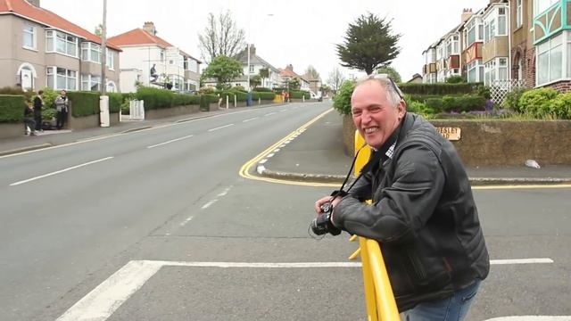 Dad's reaction to racers - Isle Of Man TT 2014