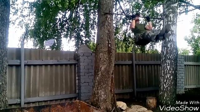 Небольшая разминка на турнике на работе. смотреть онлайн