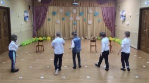 Забавный и веселый танец на 8 марта. Танец мальчишек - бизнесменов  и девочек со шляпами