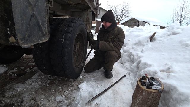 Ремонт #ГАЗ53 заварил глушитель, поменял колесо. смотреть онлайн