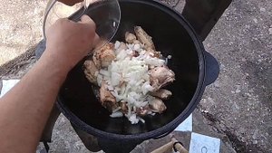 ГЕДЛИБЖЕ КУРИЦА ТУШЕННАЯ В СМЕТАНЕ В КАЗАНЕ НА КОСТРЕ