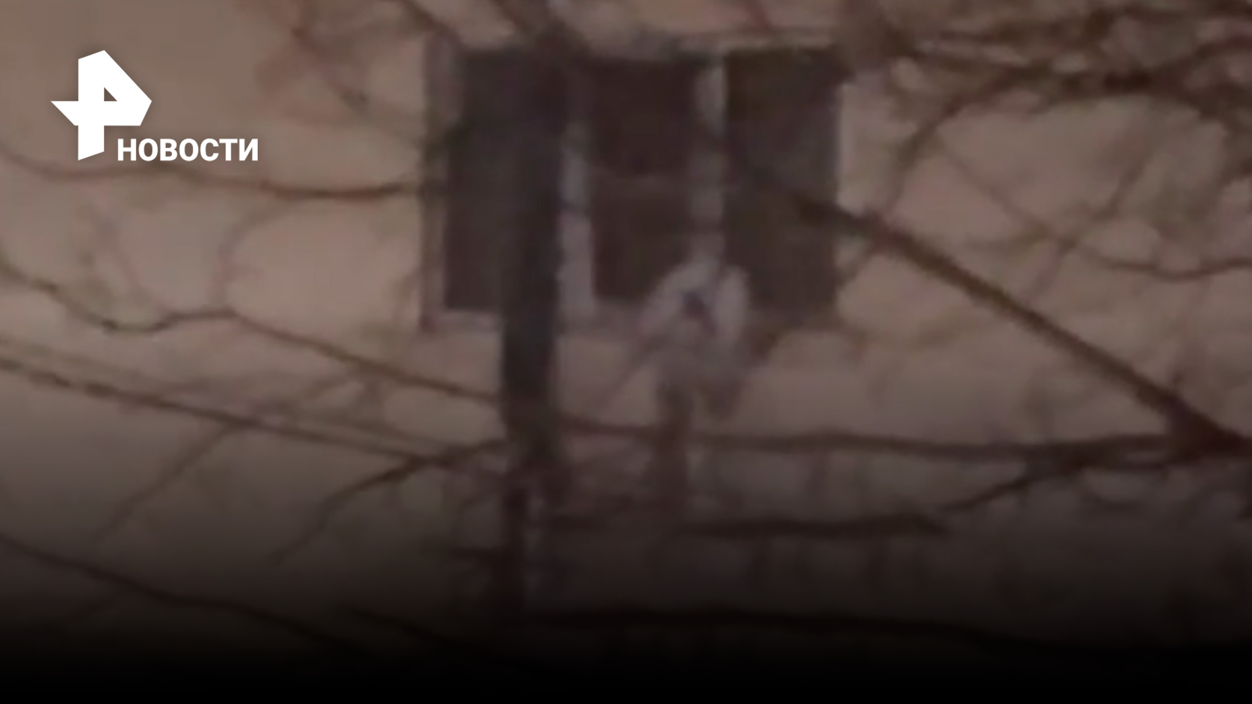 Террористы пытались сбежать из окна по связанным простыням, но им не позволили это сделать бойцы ФСБ