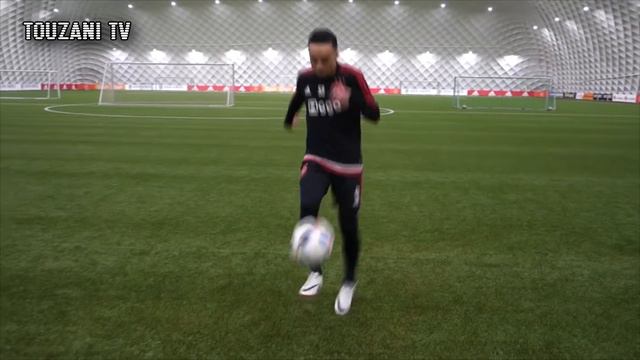 Donny van de Beek VS Abdelhak Nouri ( AJAX ) DEEL 1 - VOETBAL VLOG #10 ( TOUZANI TV ) смотреть онлайн