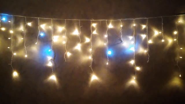 Уличная гирлянда Светодиодная теплая белая бахрома Желтые огни с мерцанием Белый провод 2 мм смотреть онлайн