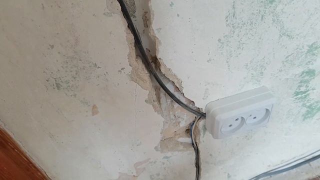 Ремонт продолжается, поменяли проводку, заменили люстру