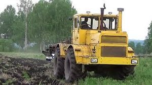 Кировцы к-701 пашут поля после месяца дождей!.mp4