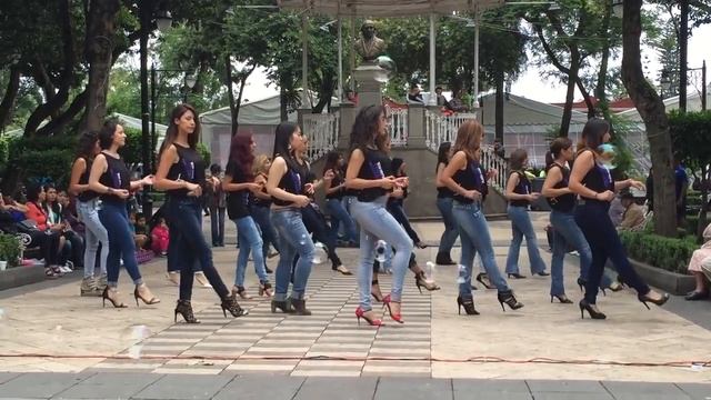 Dance on Road смотреть онлайн