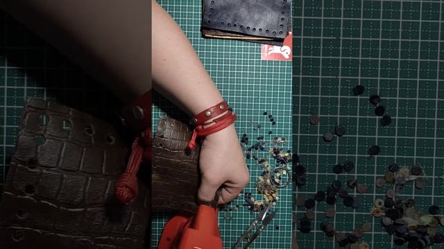 Залипательное видео процесса изготовления чехла для пакетов для собак. ? смотреть онлайн