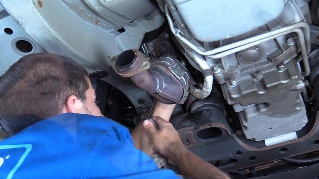 How to Replace Driver Side Catalytic Converter 03-07 Cadillac CTS смотреть онлайн