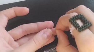 Как завязать обычное кольцо из бисера ?2 СПОСОБА