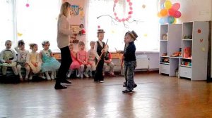 Танец мальчиков с тростью на утреннике - песня Ray Charlez - Hit the road Jack#2