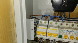 Установка стабилизатора напряжения. Вольт Герц Э 36