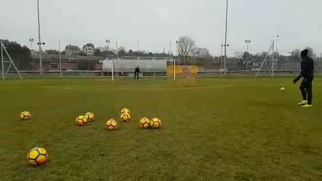 Raphael Dwamena on his free kick training sections смотреть онлайн