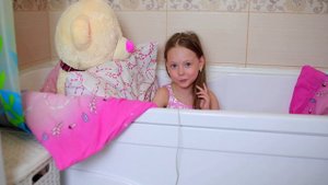 Челлендж 24 часа в Ванной! Оставили одну и что я придумала? Маша kid