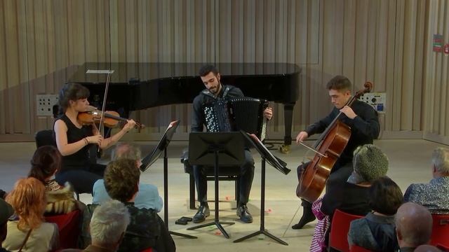 Frozen River Flows - Dobrinka Tabakova | Flavio Rodrigues, Gonçalo Pires & Joana Ribeiro смотреть онлайн