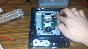 Мастер-Ломастер разбираю оптический привод (дисковод) DVD RW