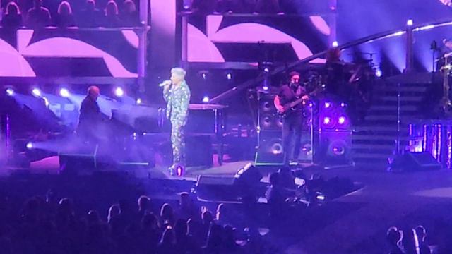 Queen+Adam Lambert I want to break free. Live in Detroit