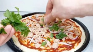 Пицца в домашних условиях с консервированным тунцом/Pizza with canned tuna!