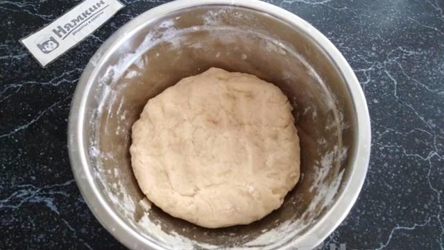 Открытый пирог с вишнёвой начинкой и штрейзелем