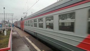 Электропоезда ЭД4М-0269 и ЭД4М-0168 на станции Гжель "Ноябрьский пасмурный день"