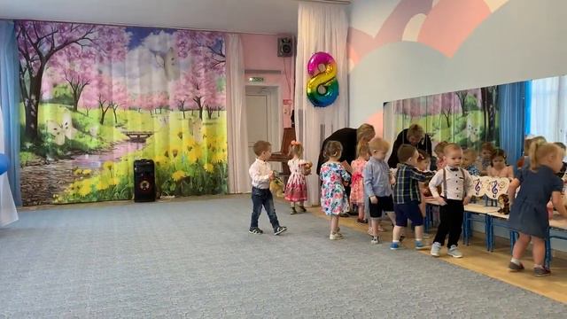 1 младшая праздник весны и мамы смотреть онлайн