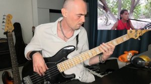 Рок бас гитарист притворился и круто сыграл регги с уличным музыкантом