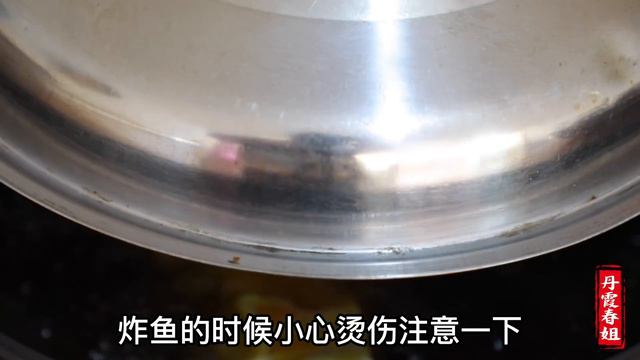 妹妹来学艺，春姐热情招待，姐妹齐上阵做排骨炖鱼【丹霞春姐】 смотреть онлайн