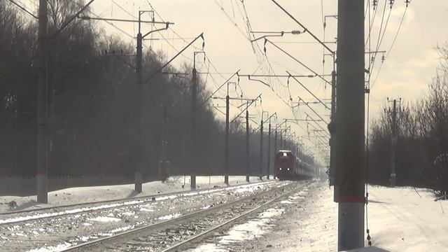 Электровоз ЭП2К-330 со скорым поездом №376 Москва - Воркута смотреть онлайн