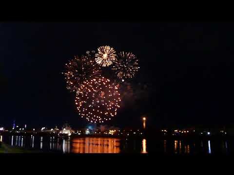 Салют в день Победы 2022 в Твери смотреть онлайн