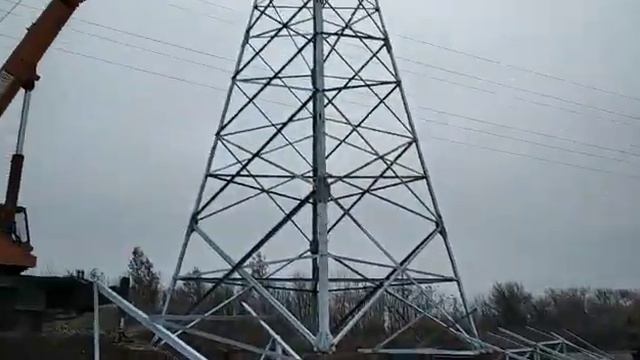 Линия ЛЭП 110  кВ.Высотники монтажники от бога.