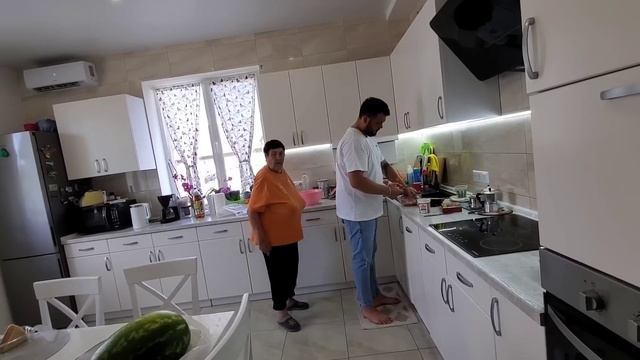 Купил бабушке арбуз и приготовил вкусный обед! смотреть онлайн