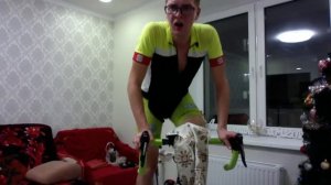 Ускорения с высокого каденса. Тренировка на велостанке.