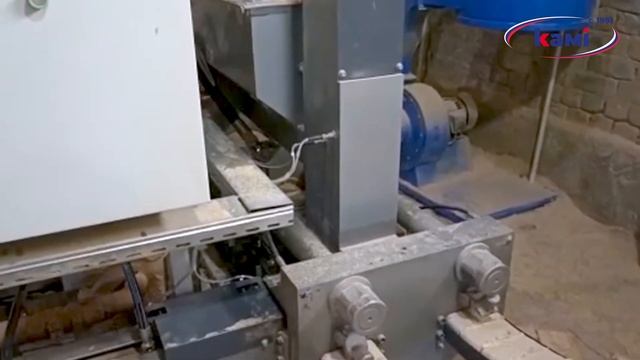 Работа двух прессов EcoWood PRESS 500 производство брикетов стандарта руф