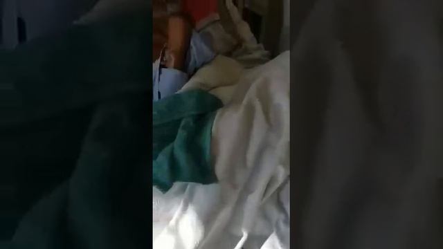 Старик выращивал червей в рту для оптовой продажи!