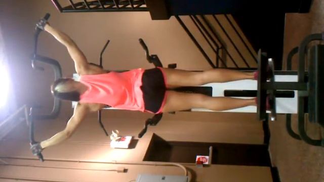 Assisted pullups with Terr смотреть онлайн