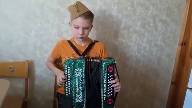 с 23 феврале но немного опоздал смотреть онлайн