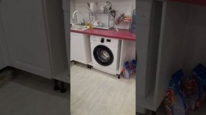 Монтаж установка стиральной машинки в кухню.