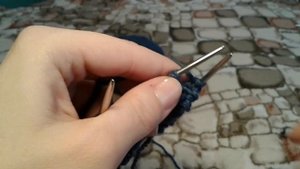Объемная резинка спицами по кругу. Вяжем спицами.
