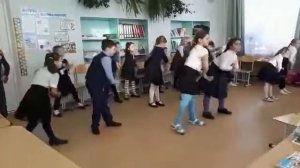 Мы танцуем под песня просто мы маленькие звёзды