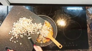 Чешская кухня. Готовим грибной крем суп на индукционной варочной панели MAUNFELD EVI.594-BK