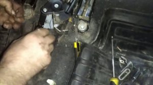 Daewoo matiz замена троса ручного тормоза.