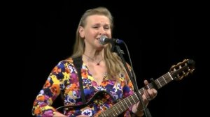 Бардовская песня Мне звезда упала на ладошку. Галина Хомчик.