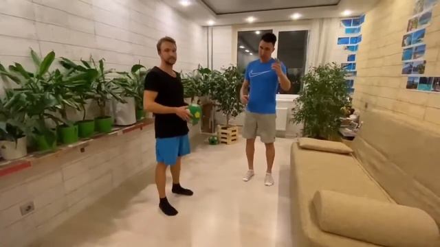 Футбольные упражнения от братьев Савельевых смотреть онлайн