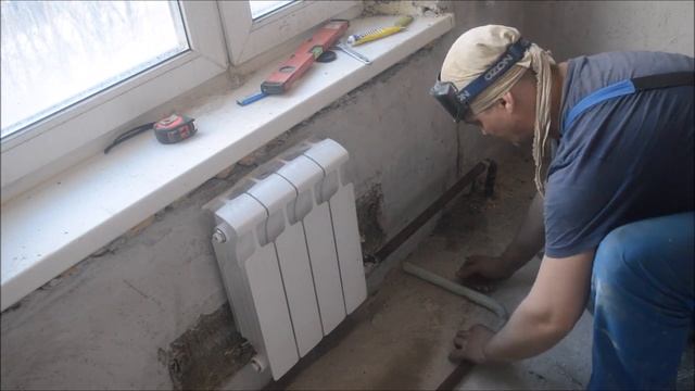 Установка биметаллических радиаторов отопления на сварке.