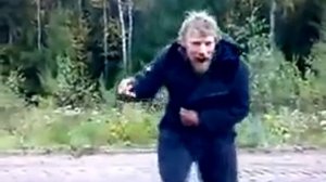 Бомж танцует в стиле Go-Go.mp4