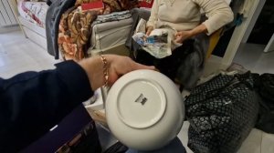 Надя передала сумки