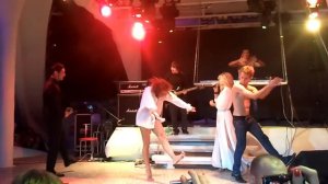 Dan Balan  и Вера Брежнева Лепестками роз