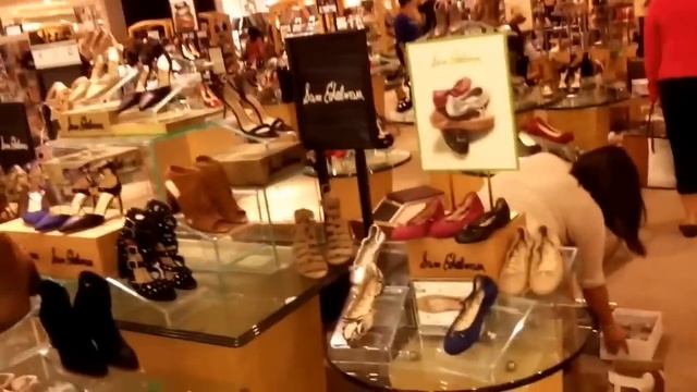 США. Обувь в день распродаж в магазине "Dillard's". смотреть онлайн